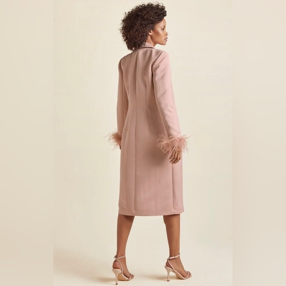 Feather Cuff Tuxedo Coat
Elegant Pink Peach Feather-Trimmed Coat - Picture 2 of 15